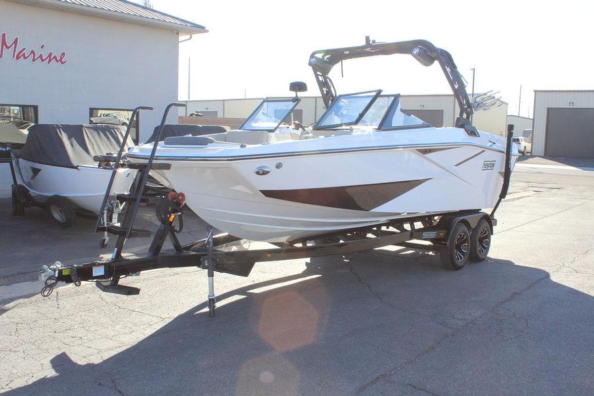 2025 Heyday Wake Boats H22