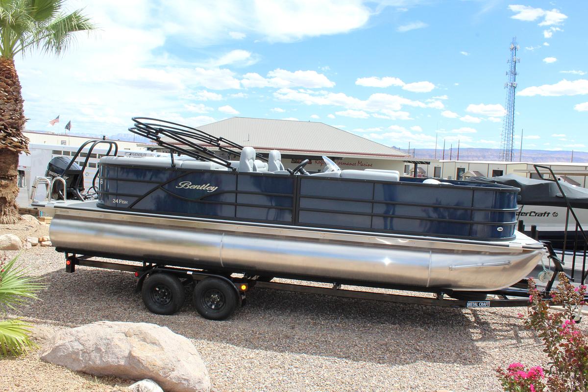 2026 Bentley Pontoons 243 Center Walk Thru Fish Tripple Toon