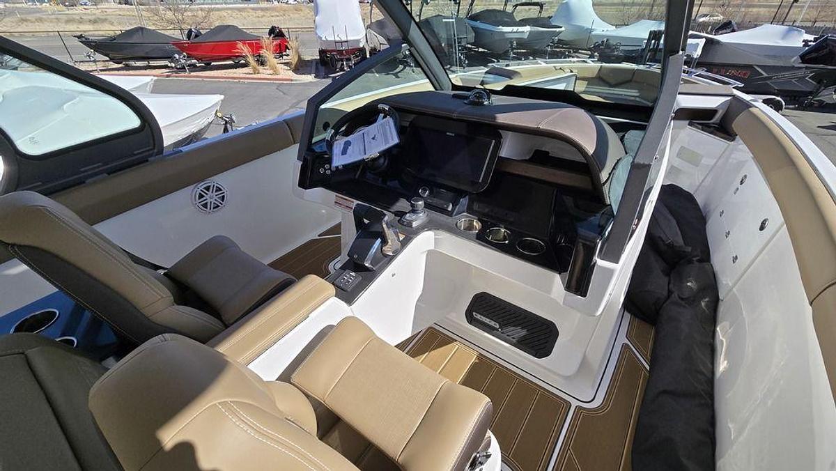 2025 Monterey Elite 30 OB