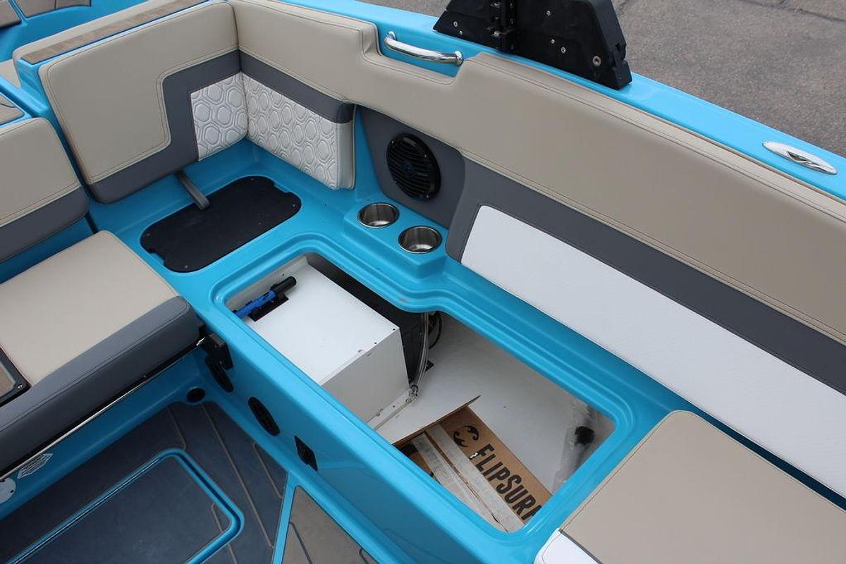 2025 Heyday Wake Boats H22