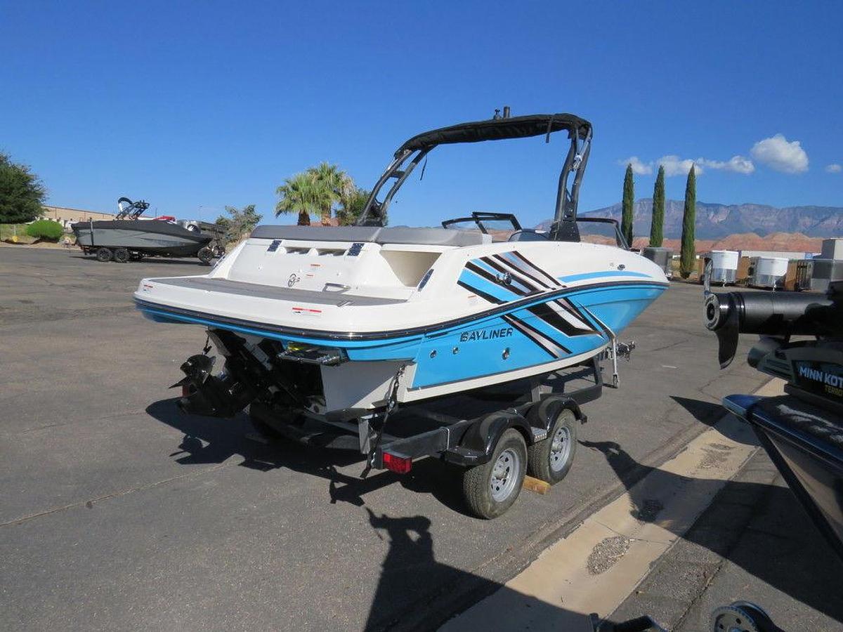 2025 Bayliner VR5 Bowrider