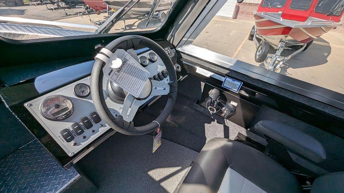 2025 Thunder Jet Alexis 24 OS