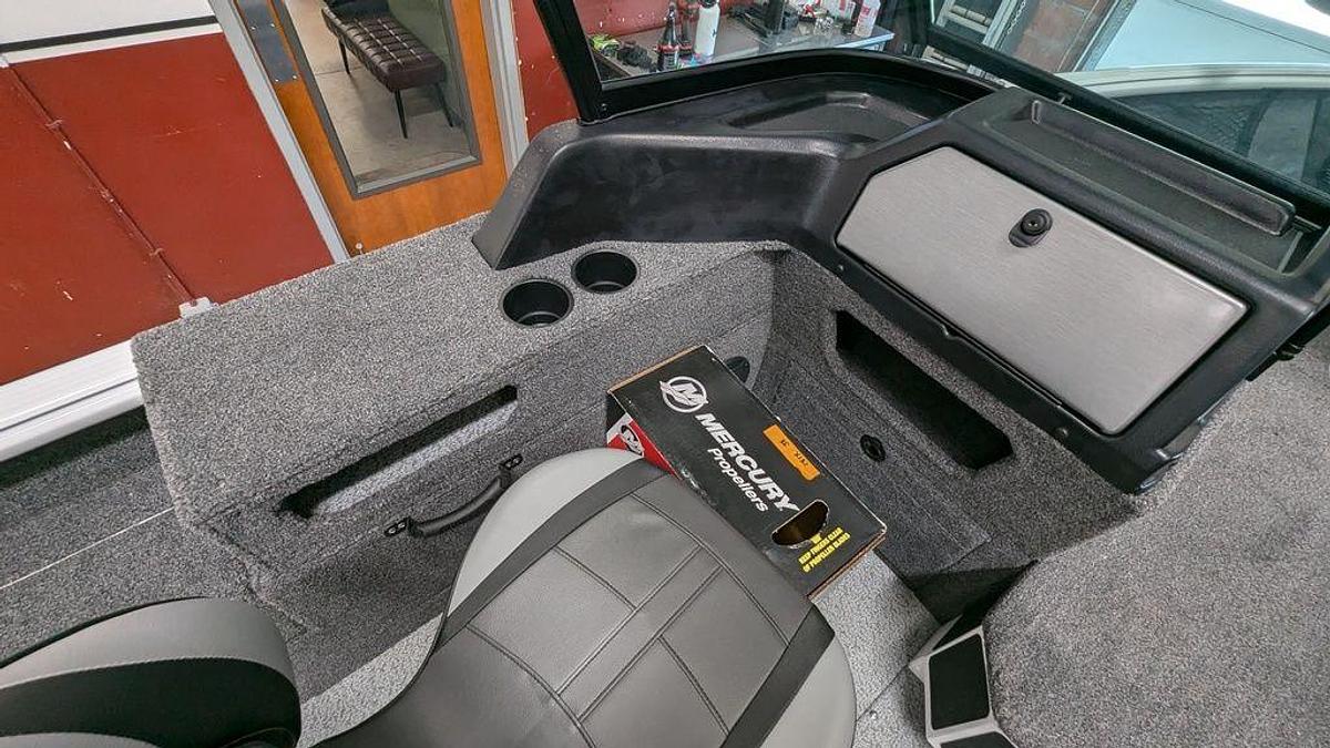 2025 Lund 1875 Impact XS Sport