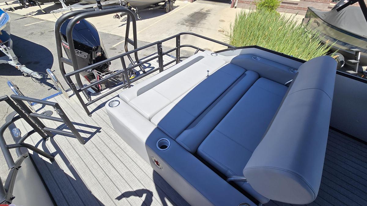 2026 Bentley Pontoons 243 Front Fish Swing Back