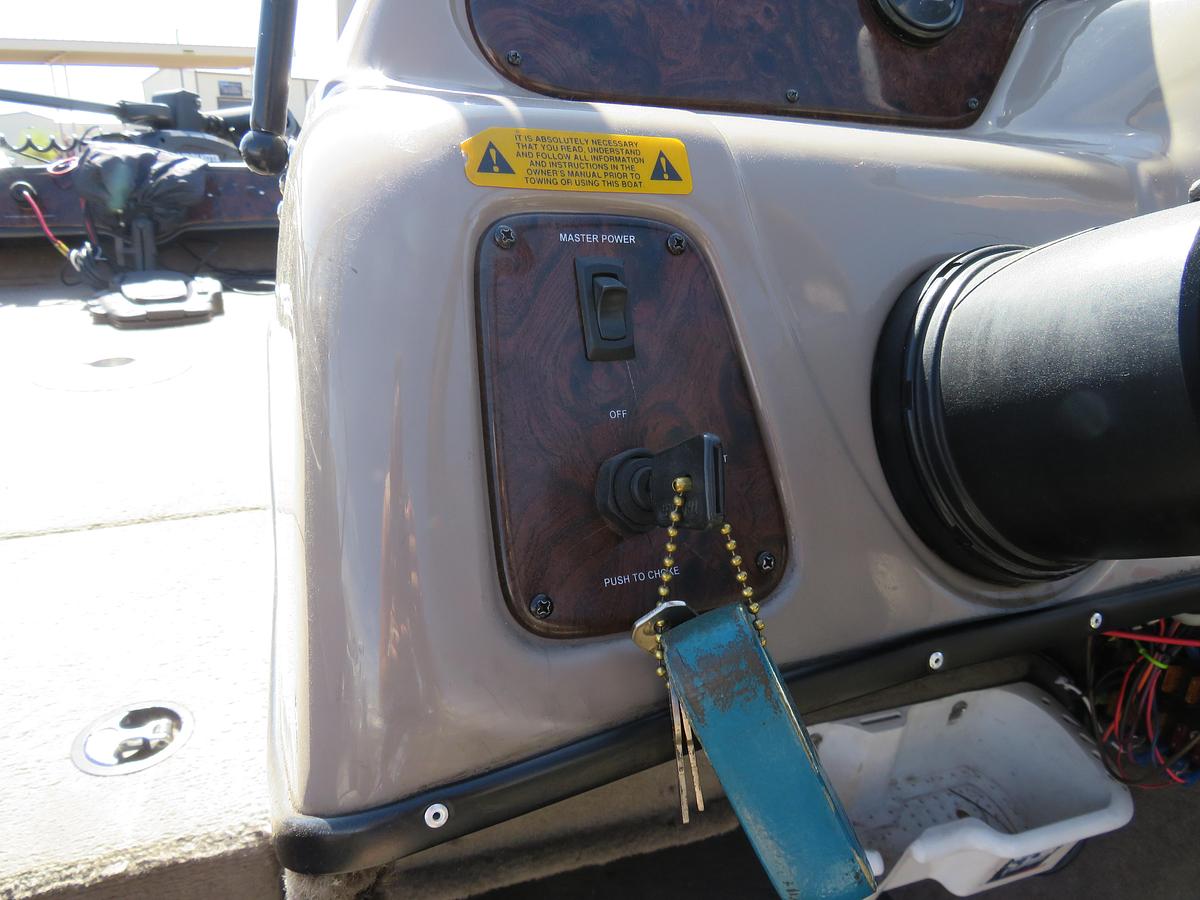 Used 2002 Tracker Tundra 18