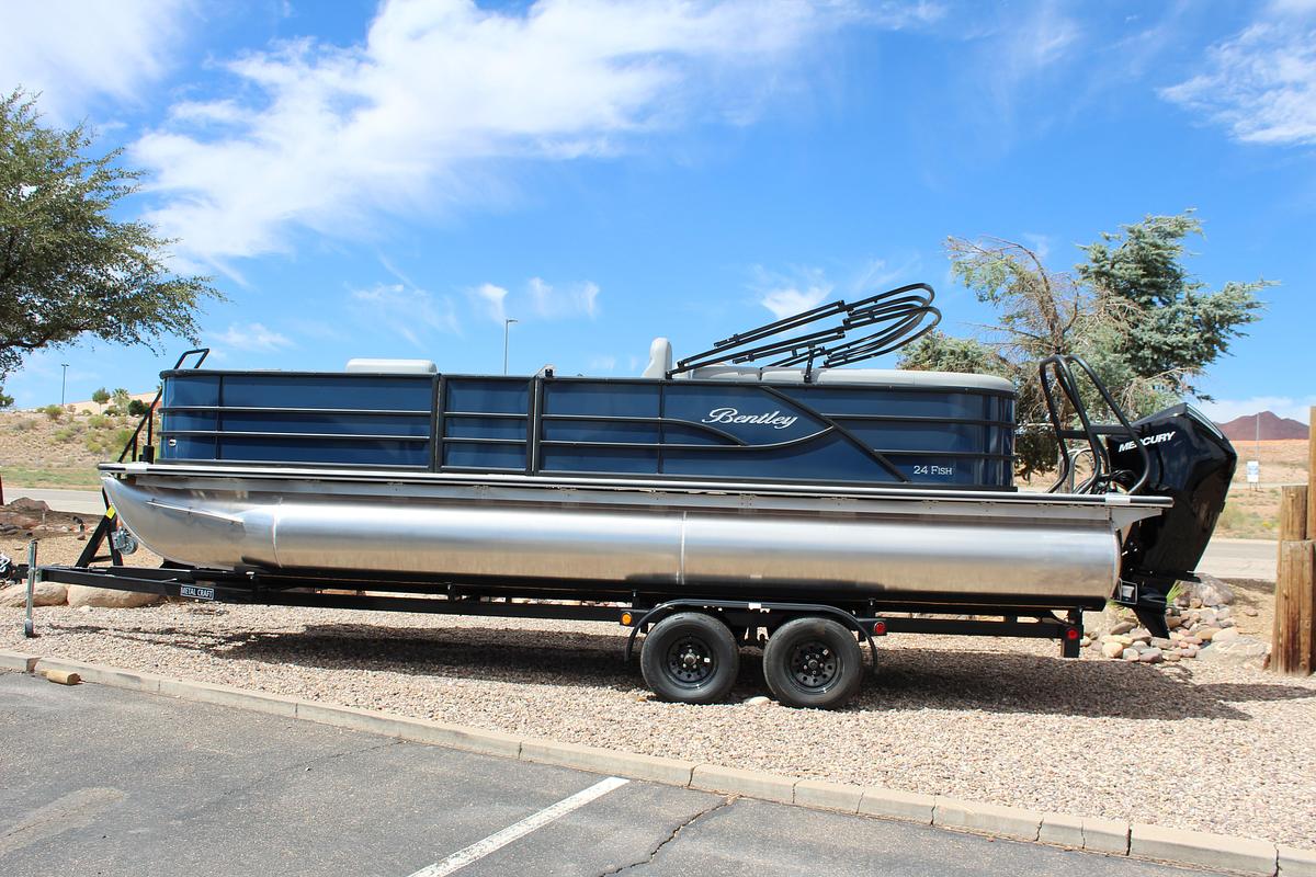 2026 Bentley Pontoons 243 Center Walk Thru Fish Tripple Toon