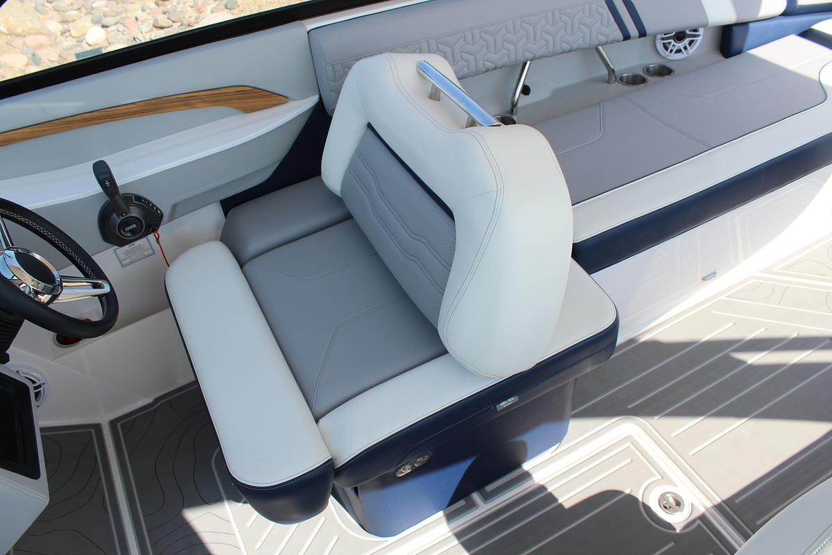 2026 Regal LS9 Surf Ultimate (Dealer Demo)