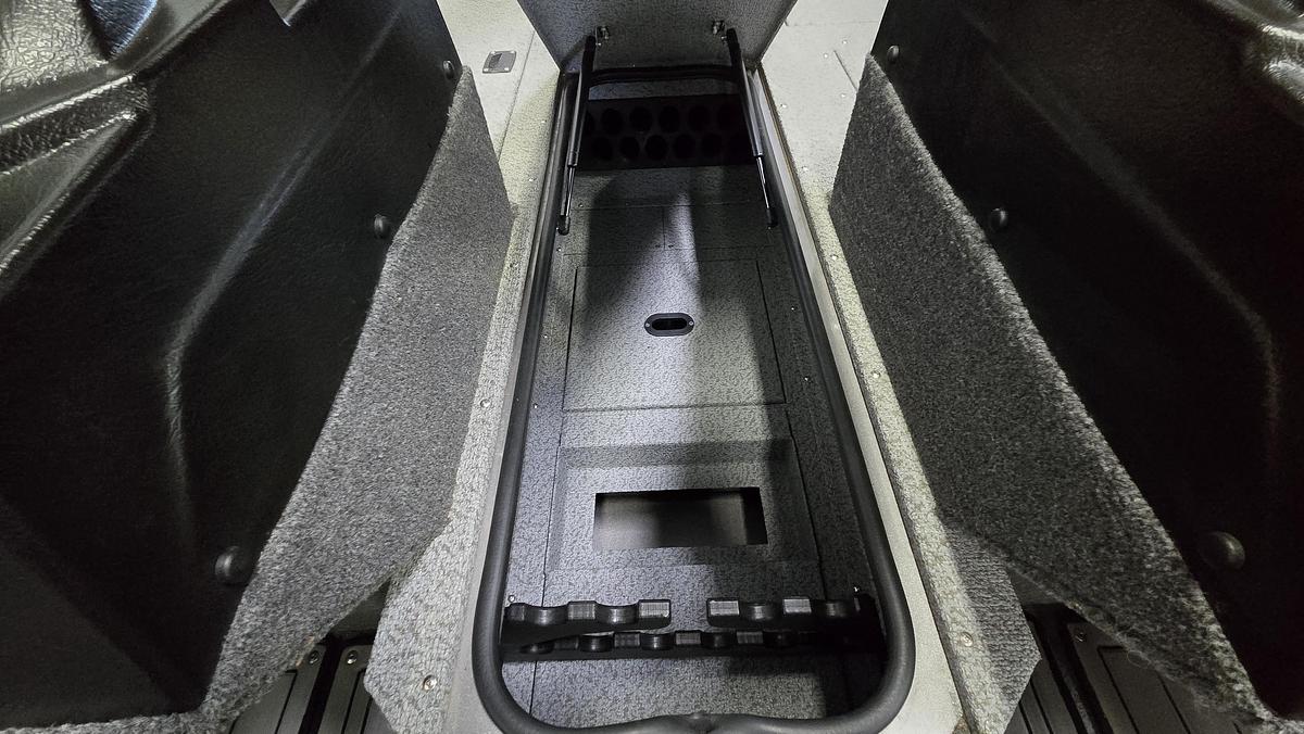 Used 2023 Crestliner 1750 Fish Hawk Platinum Edition