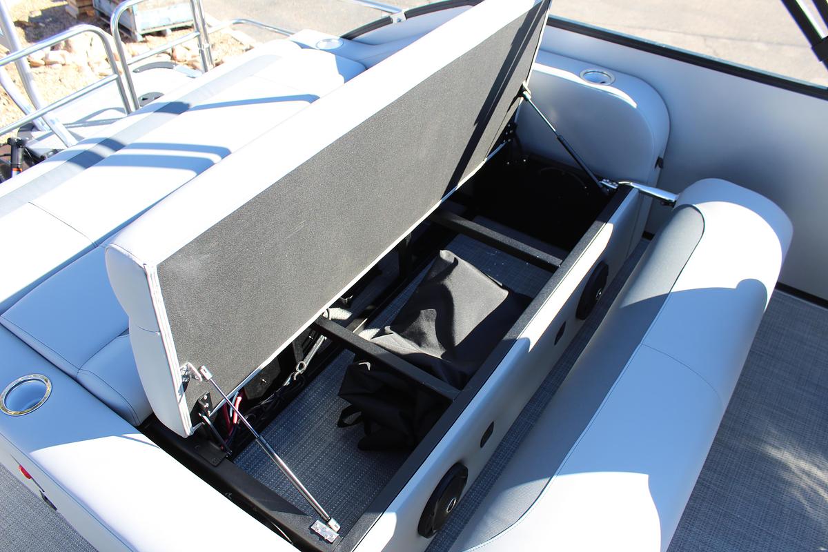 2026 Bentley Pontoons Legacy 220 Swingback