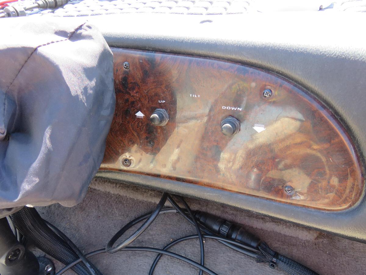 Used 2002 Tracker Tundra 18