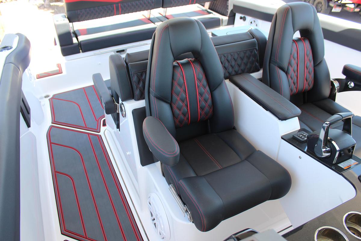 2025 Monterey Elite 30 OB