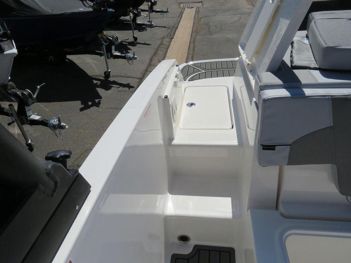 2025 Bayliner VR5 Bowrider