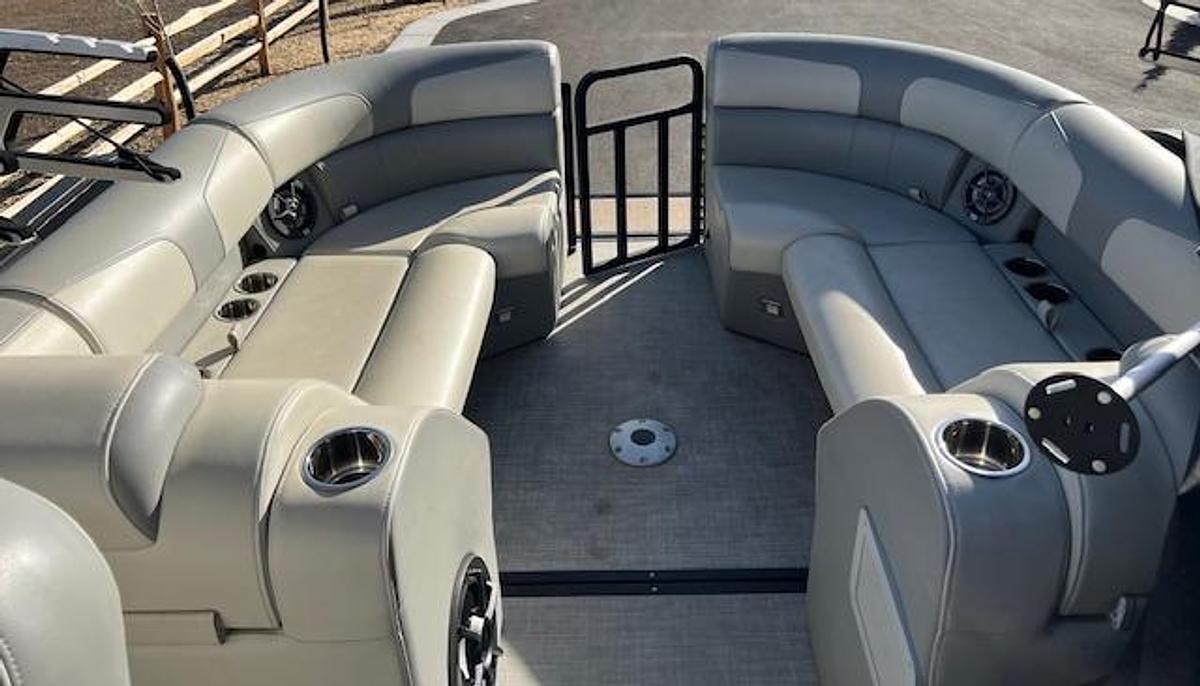 Used 2022 Montara SURF BOSS 2.0 25