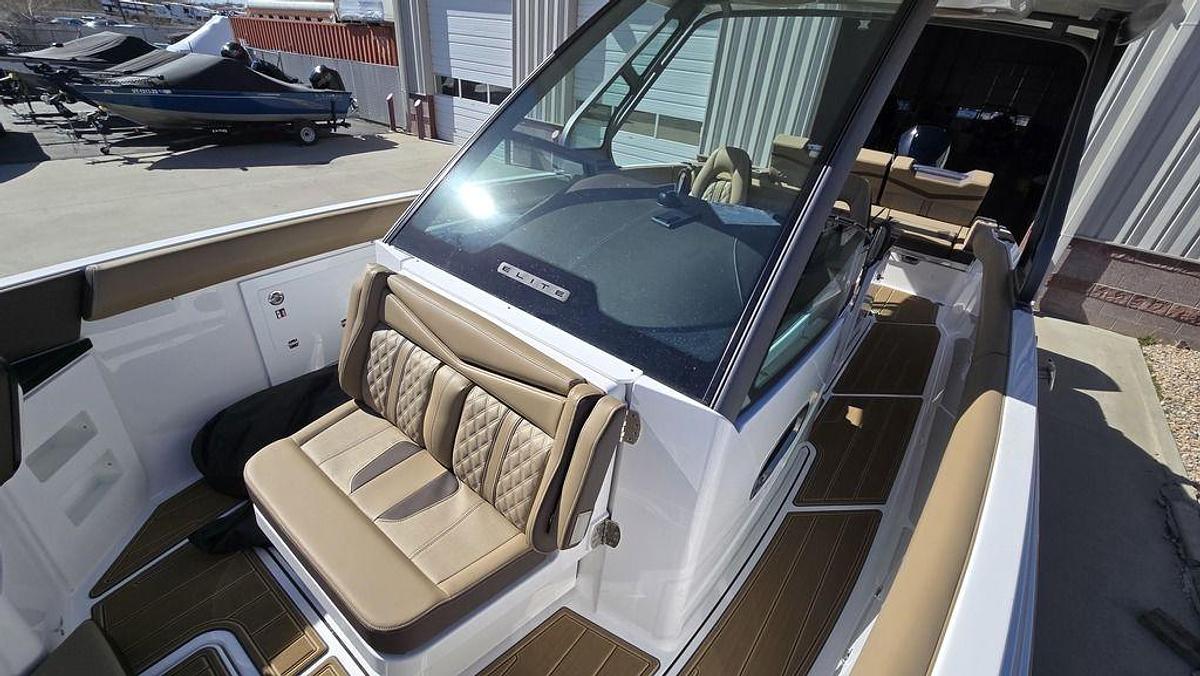 2025 Monterey Elite 30 OB