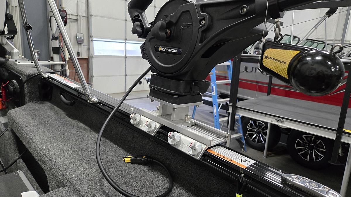 2025 Lund 2075 Impact XS Sport