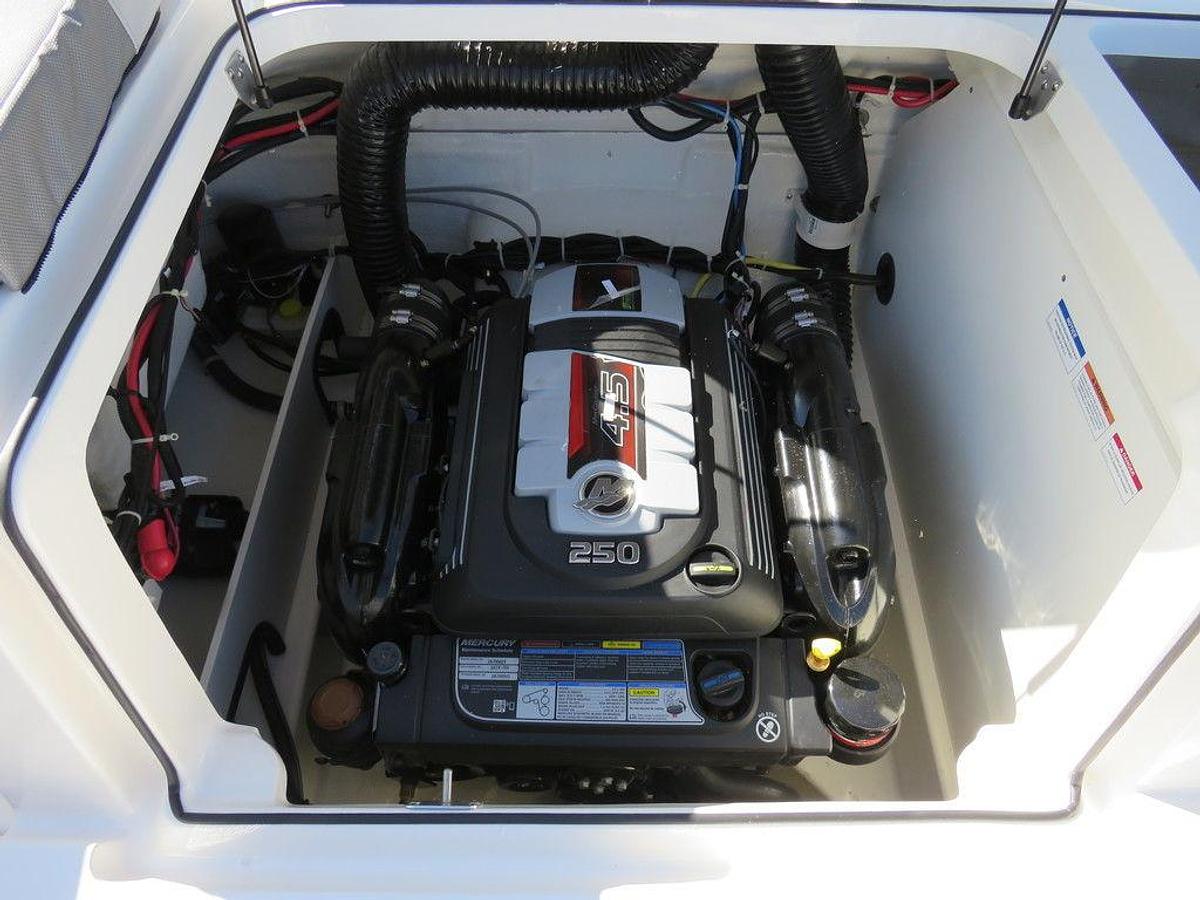 2025 Bayliner VR5 Bowrider