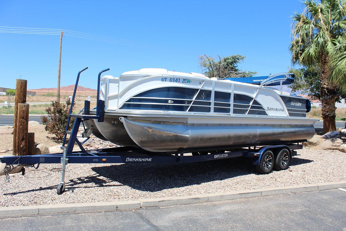 Used 2020 Berkshire 25 STS RearFish Tritoon