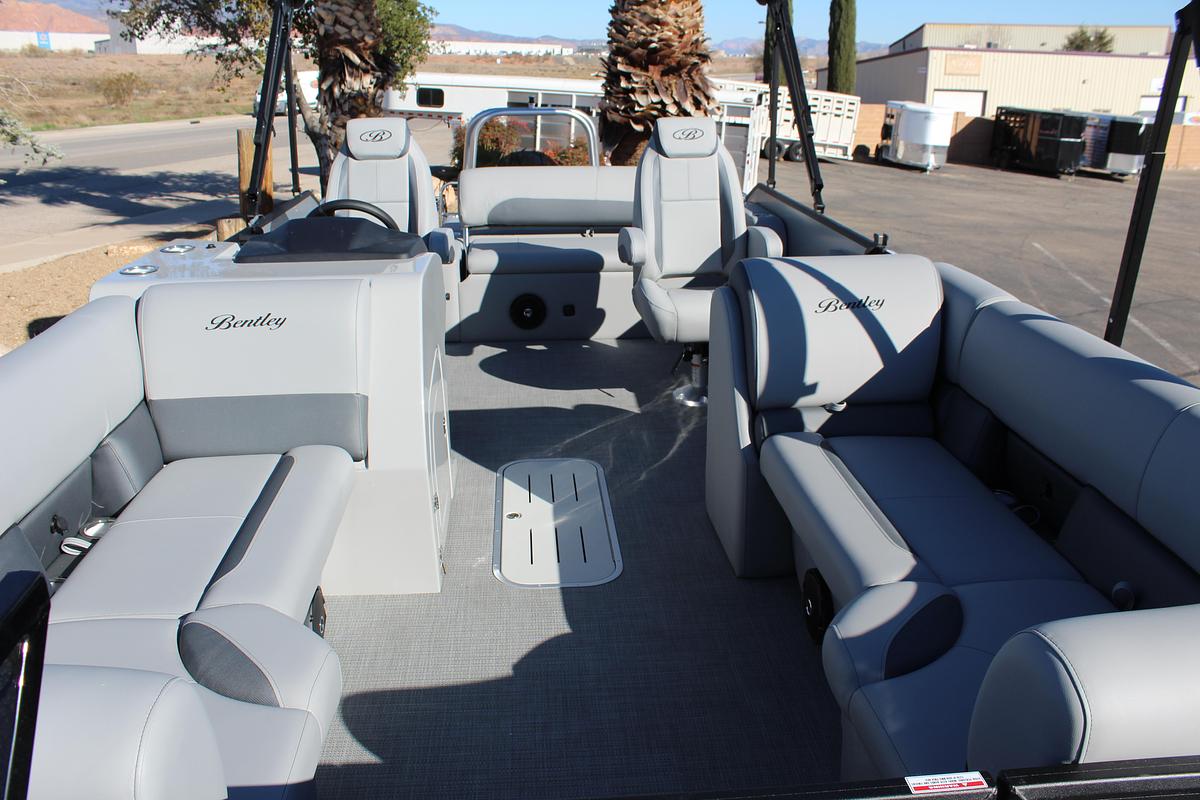 2026 Bentley Pontoons Legacy 220 Swingback