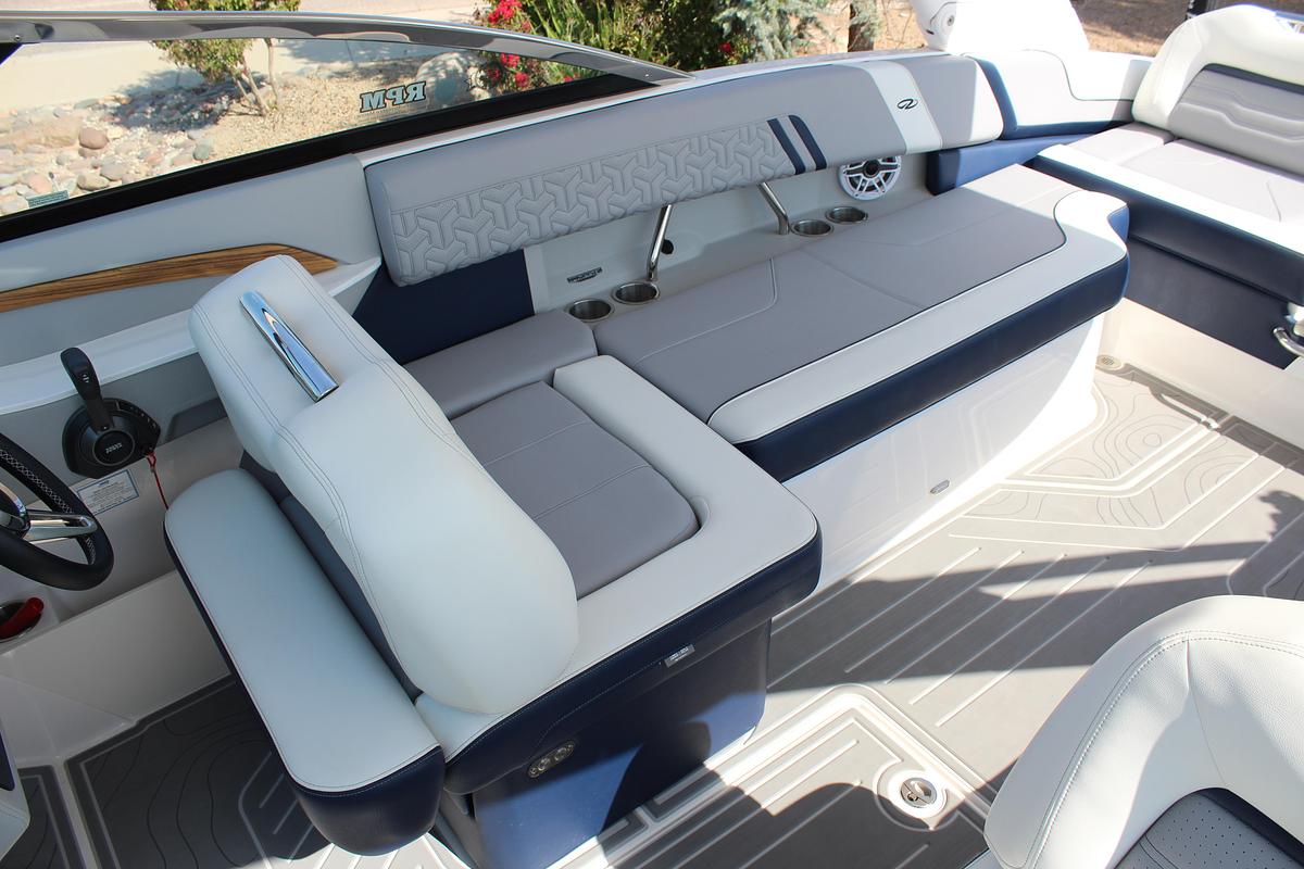 2026 Regal LS9 Surf Ultimate (Dealer Demo)