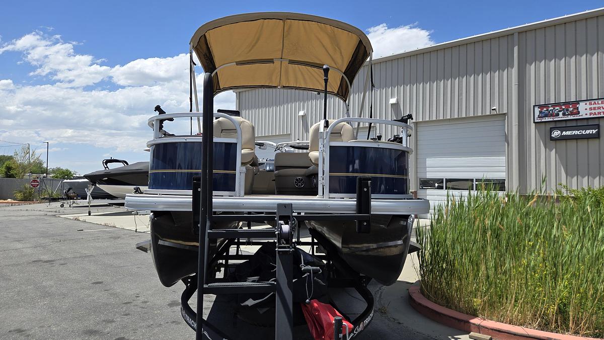 Used 2024 Tracker 18 DLX Bass Buggy