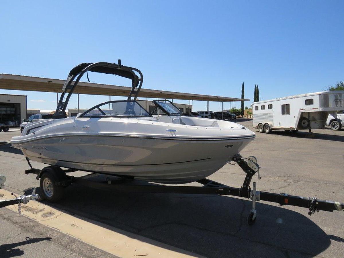 2025 Bayliner VR5 Bowrider