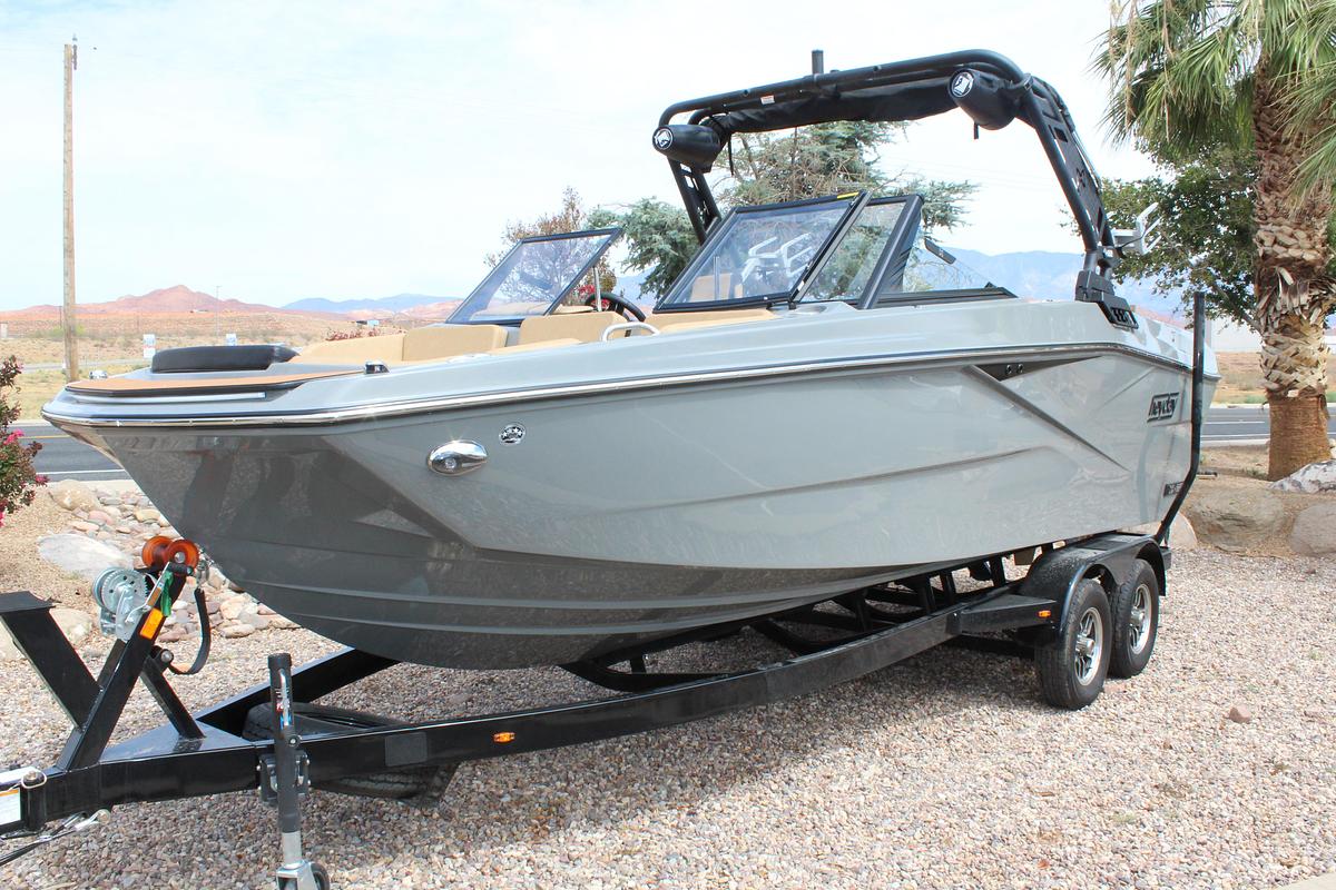 2027 Heyday Wake Boats H22