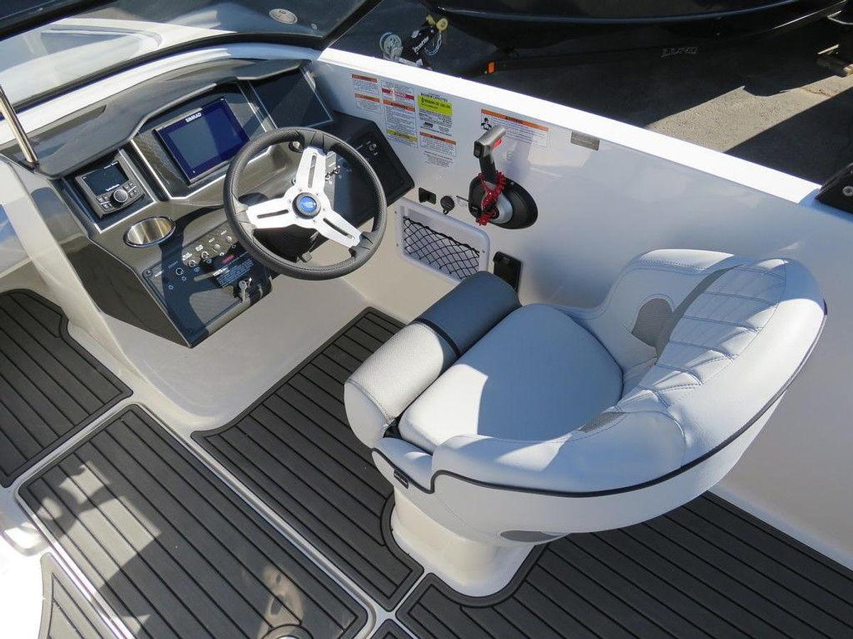 2025 Bayliner VR5 Bowrider