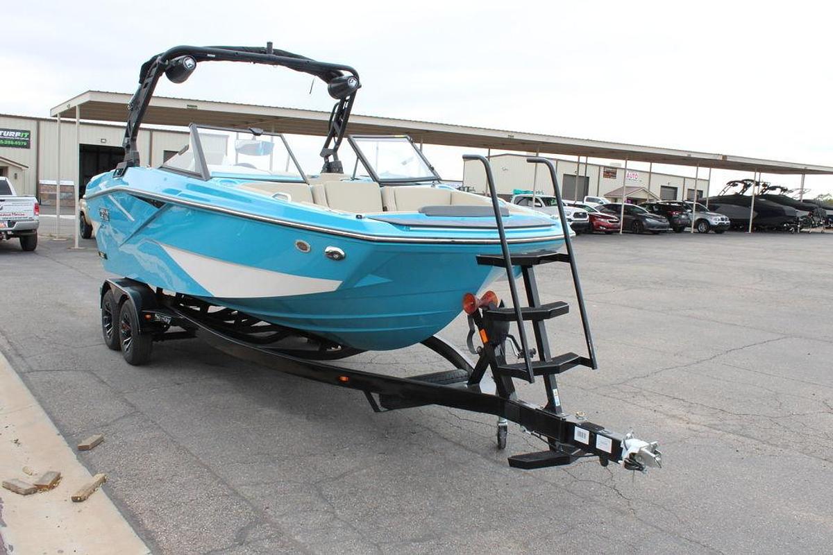 2025 Heyday Wake Boats H22