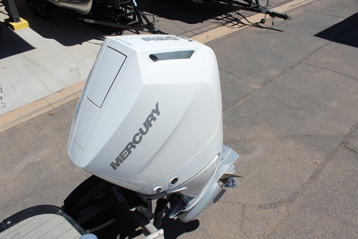 Used 2023 Avalon Excaliber LTD Elite Windsheild