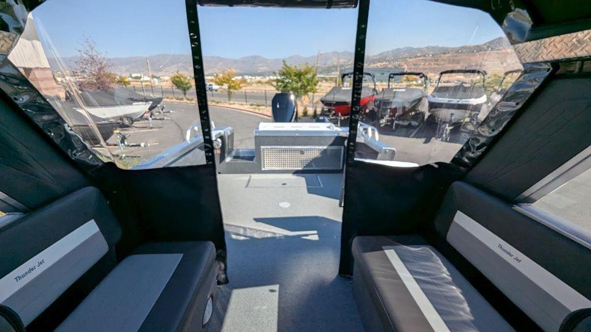 2025 Thunder Jet Alexis 24 OS