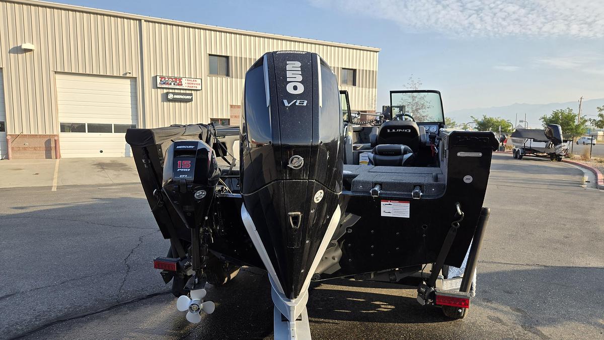 Used 2025 Lund 2075 Tyee Sport