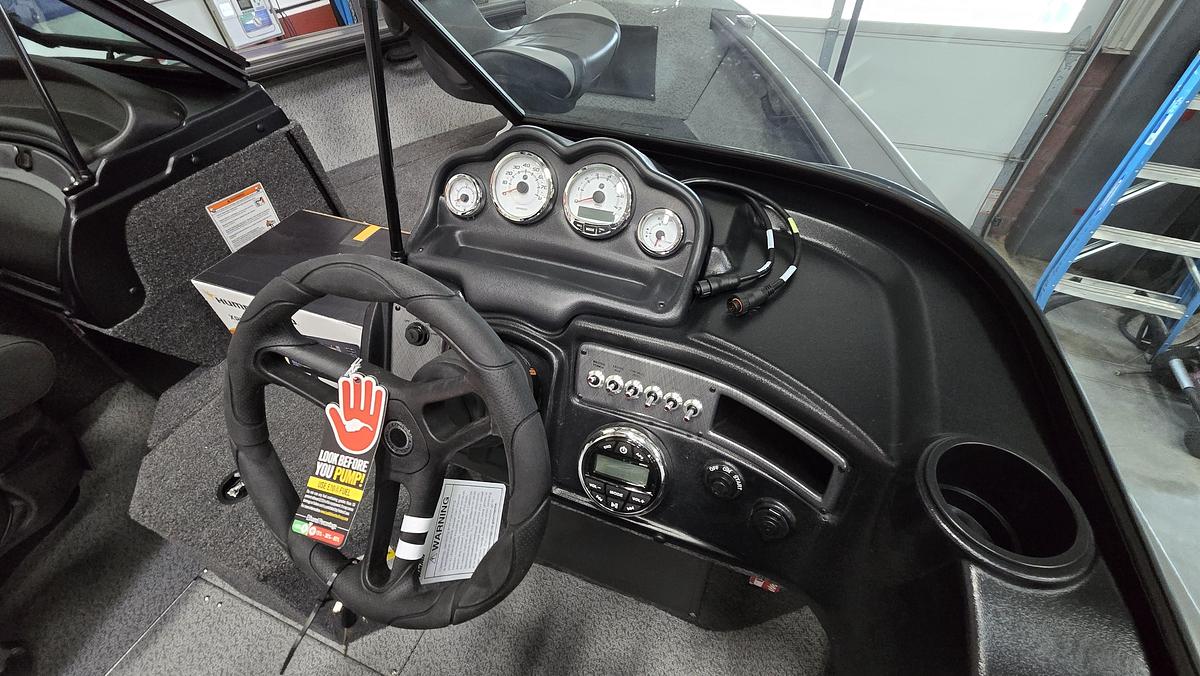 2026 Lund 2075 Fisherman