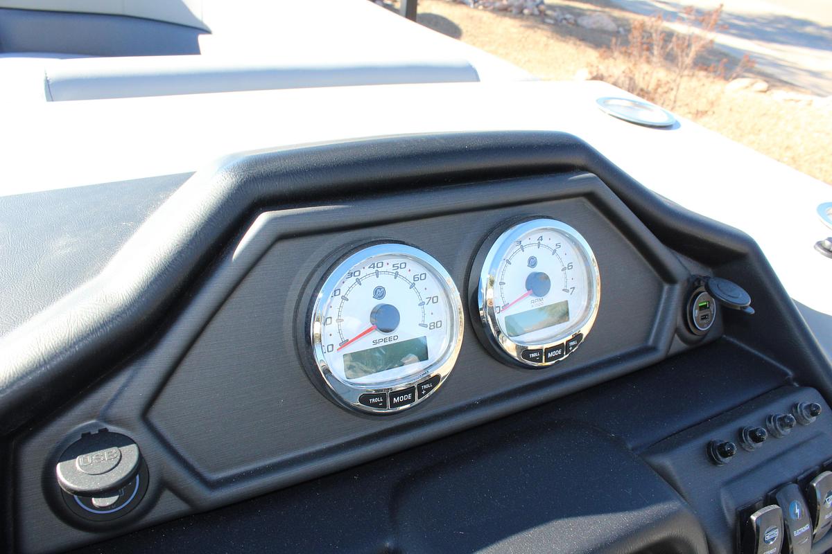 2026 Bentley Pontoons Legacy 220 Swingback