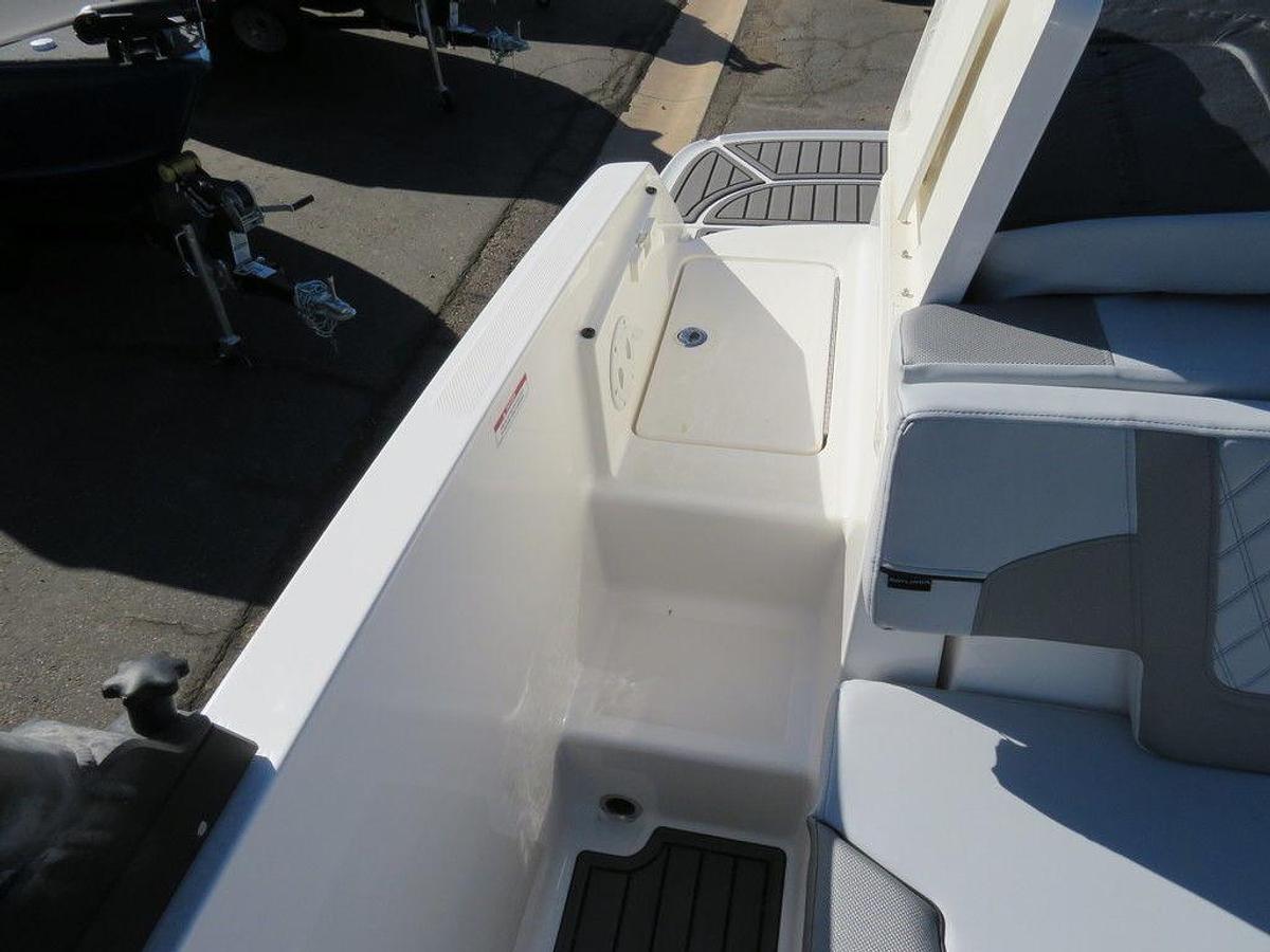 2025 Bayliner VR5 Bowrider