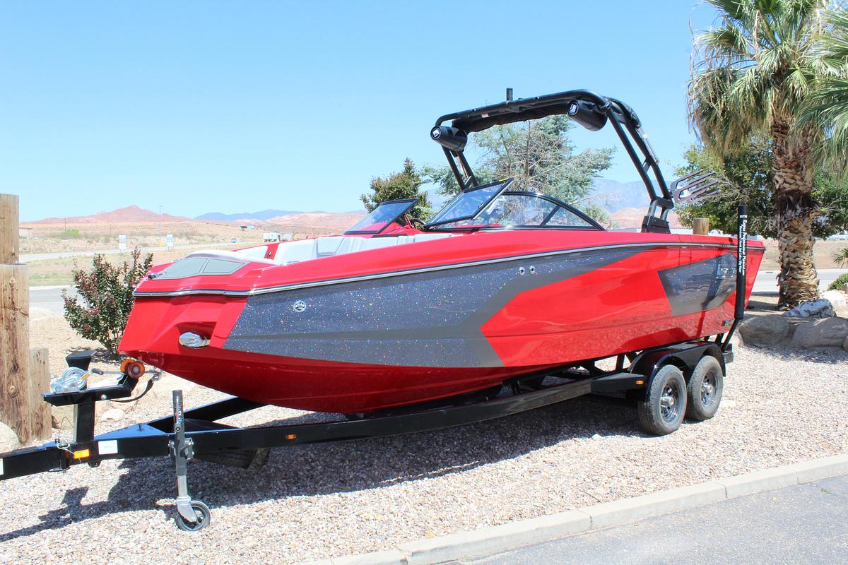 Used 2025 Heyday Wake Boats WTSURF