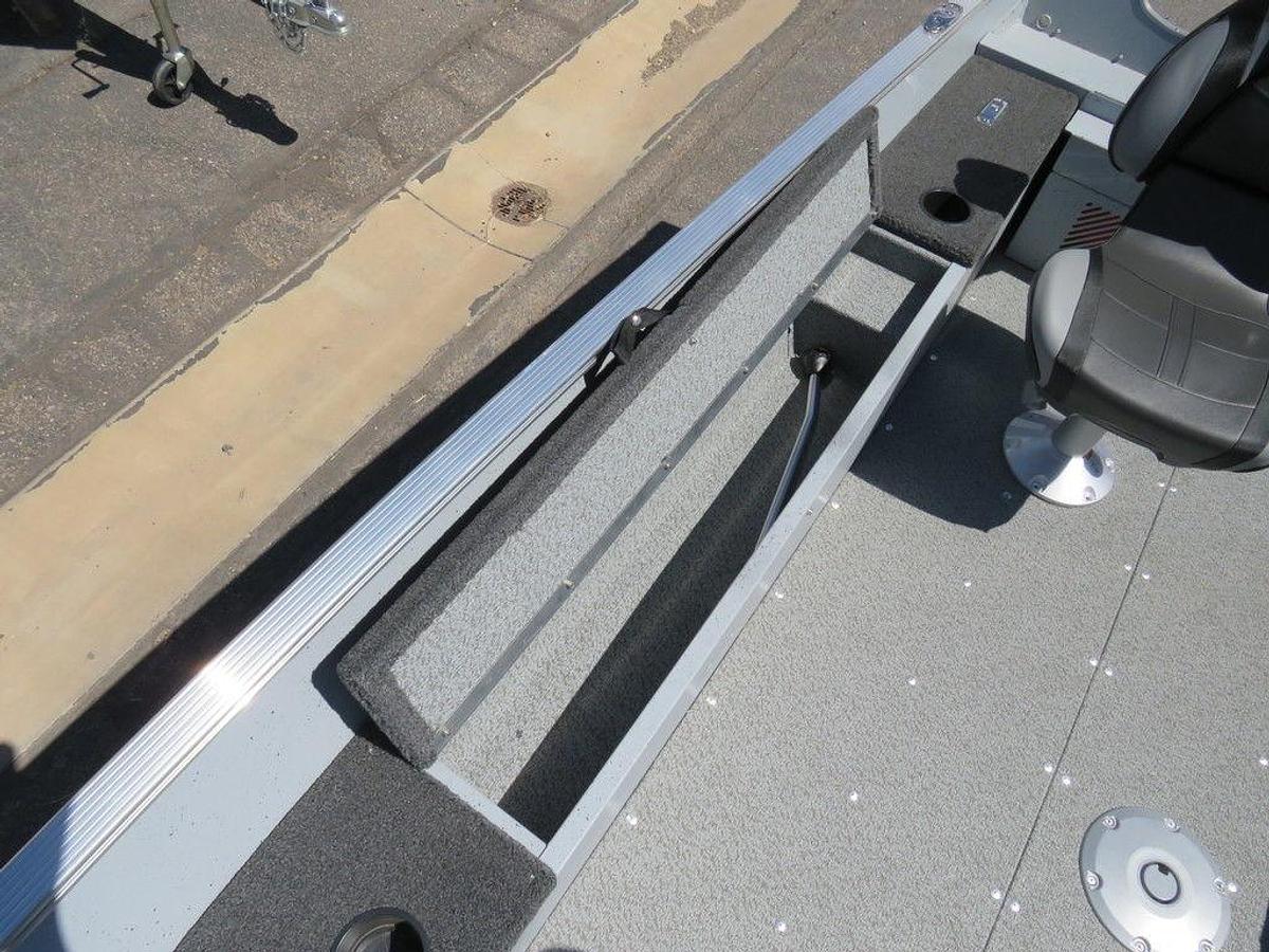 2025 Lund 1600 Fury Tiller