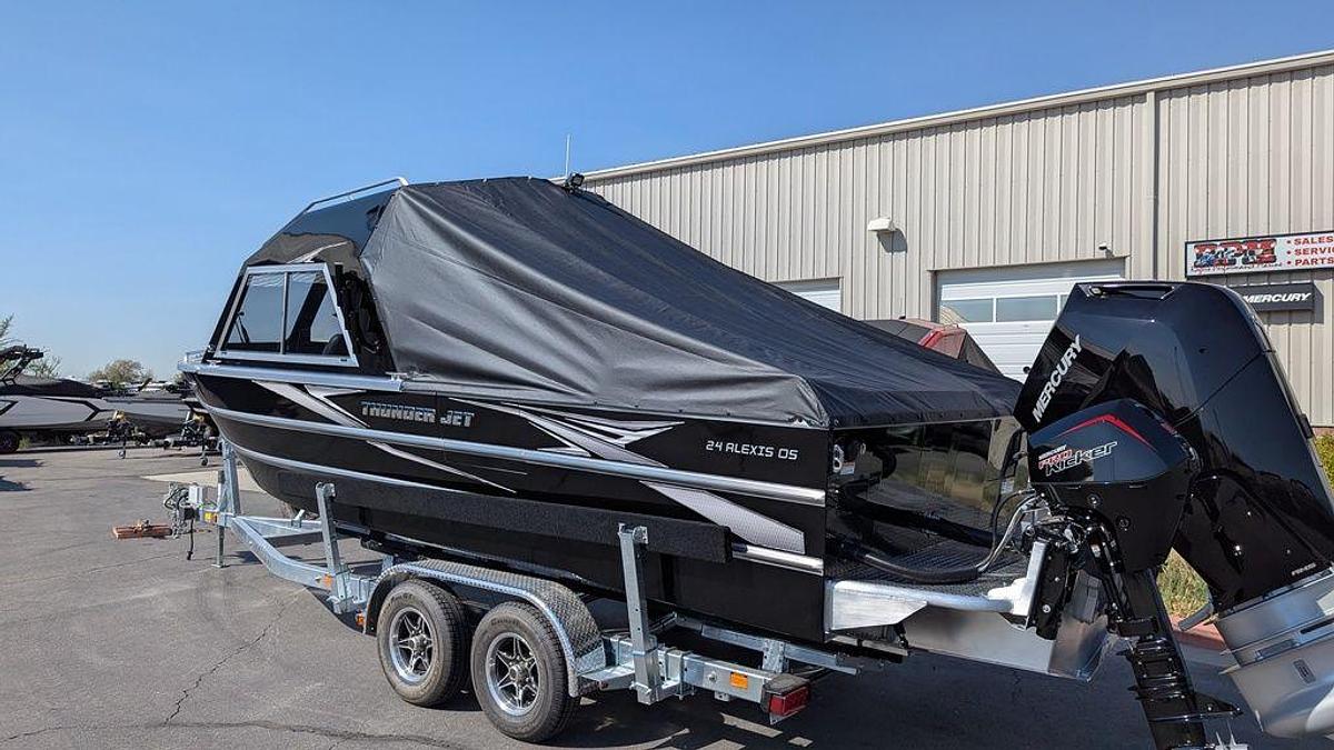 2025 Thunder Jet Alexis 24 OS