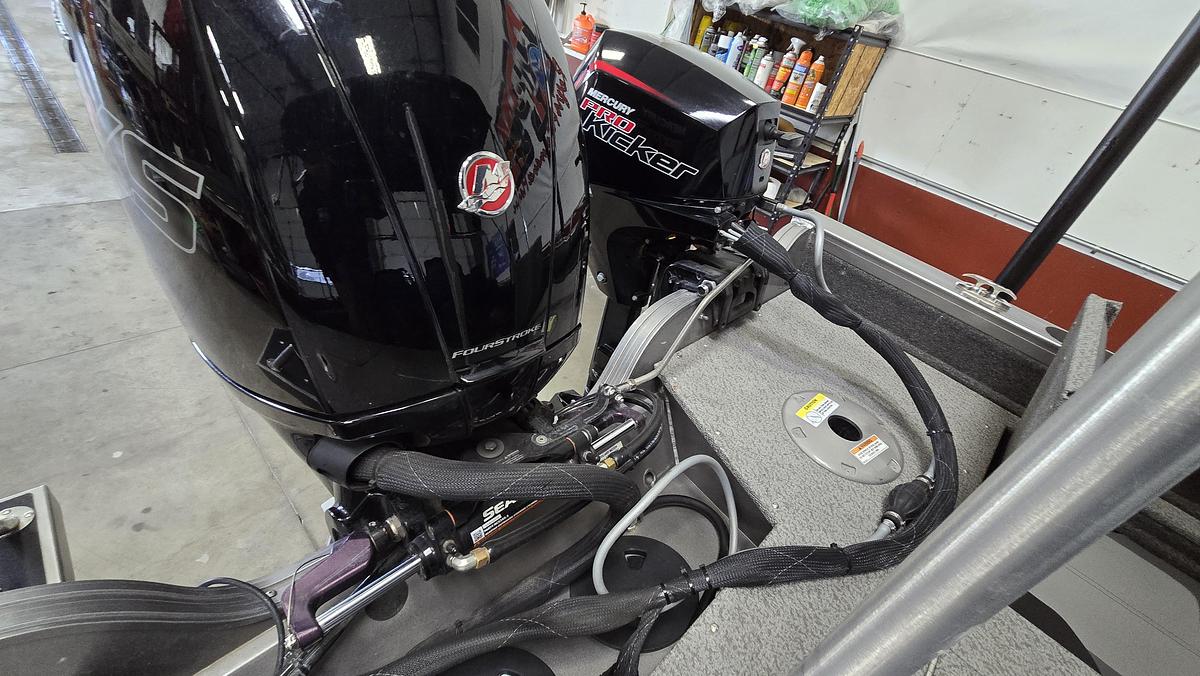 Used 2023 Crestliner 1750 Fish Hawk Platinum Edition