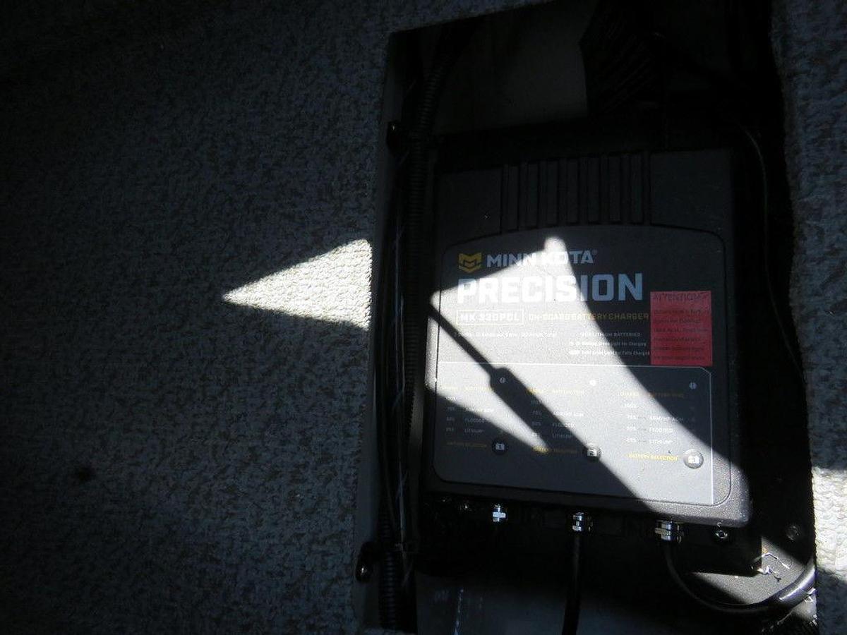 2025 Lund 1875 Crossover XS Sport