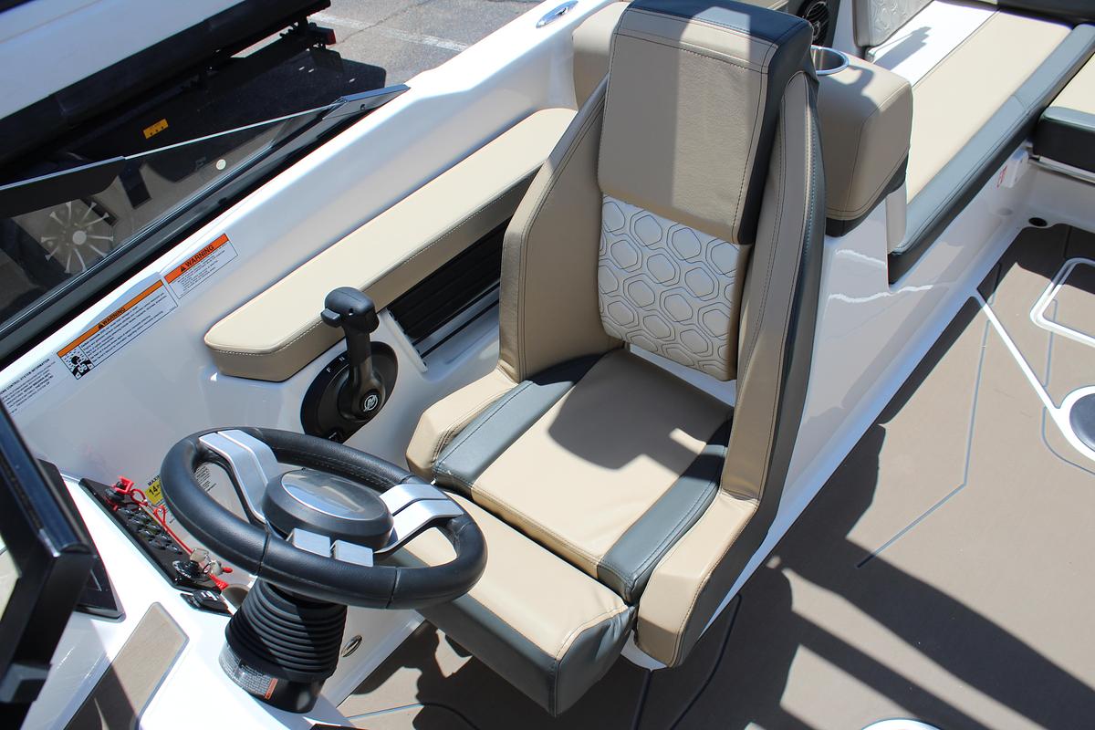2027 Heyday Wake Boats H22
