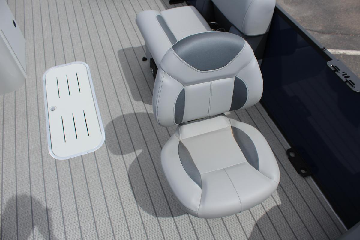 2026 Bentley Pontoons 243 Center Walk Thru Fish Tripple Toon