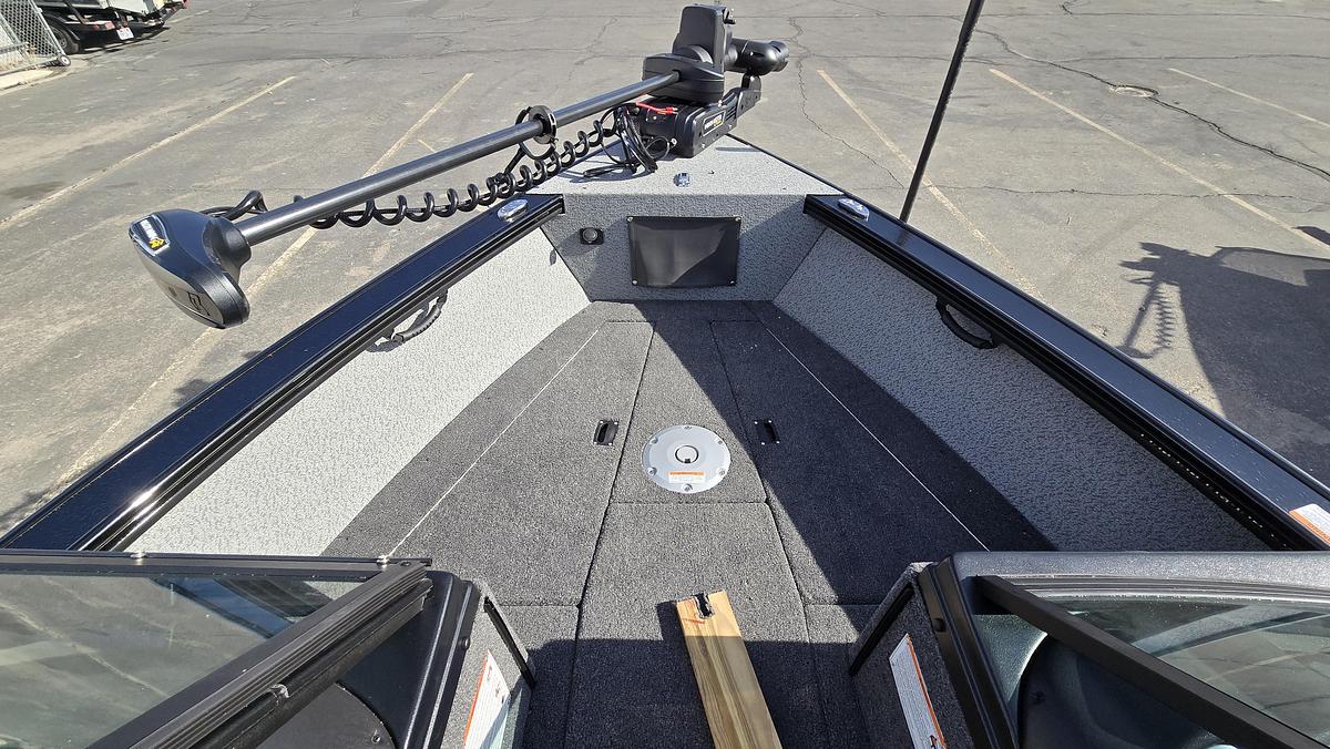 2026 LUND 1875 Fisherman