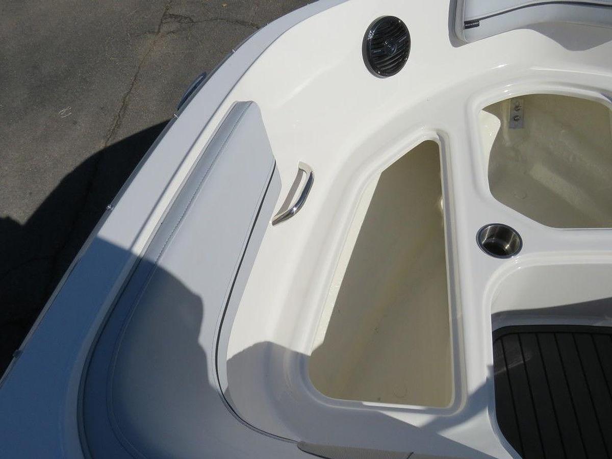 2025 Bayliner VR5 Bowrider