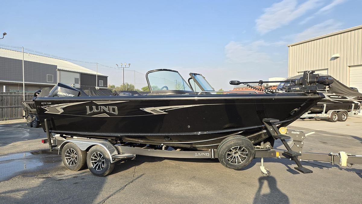 Used 2025 Lund 2075 Tyee Sport