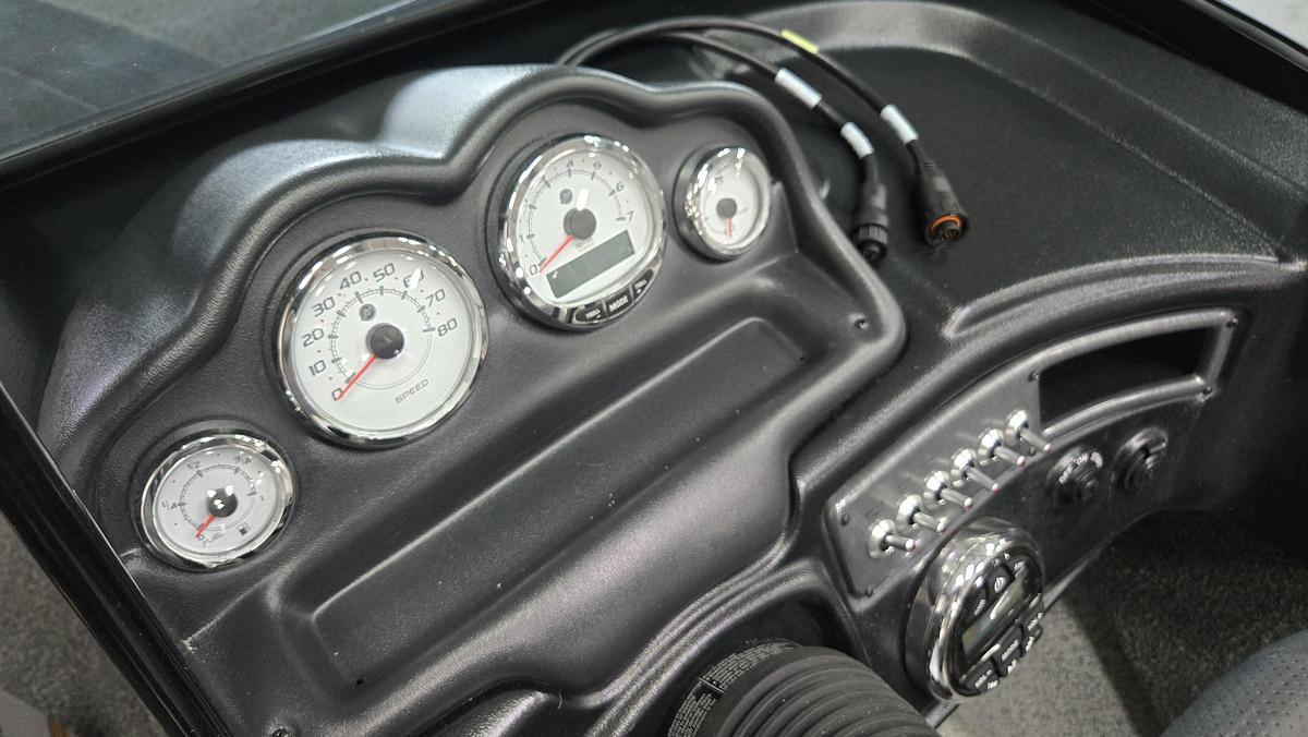 2026 Lund 2075 Fisherman