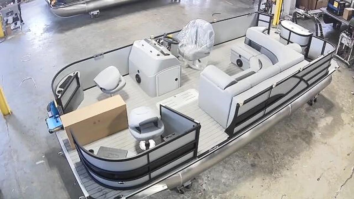 2026 Bentley 223 4PT Pontoon 3/4 Tube 