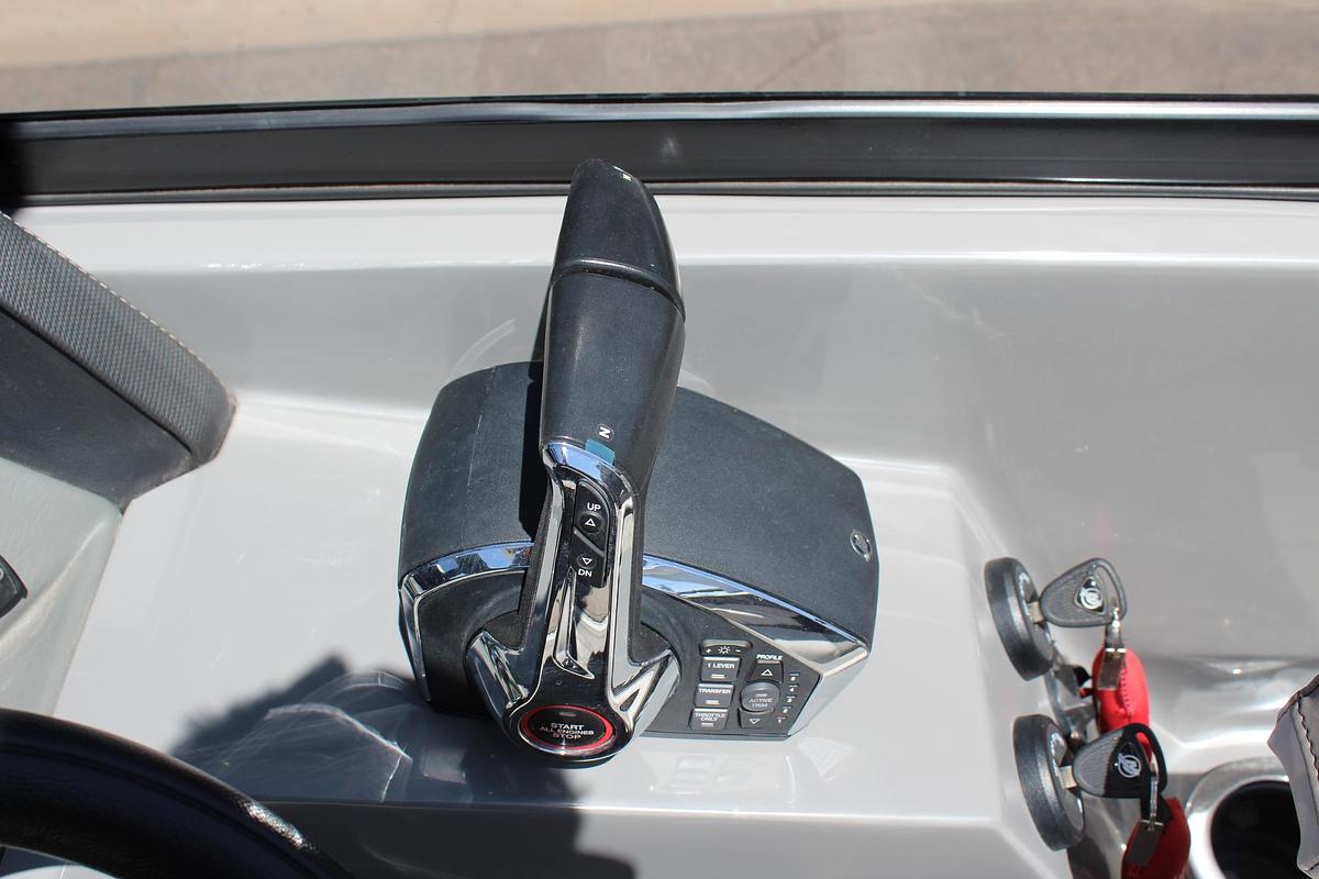 Used 2023 Avalon Excaliber LTD Elite Windsheild
