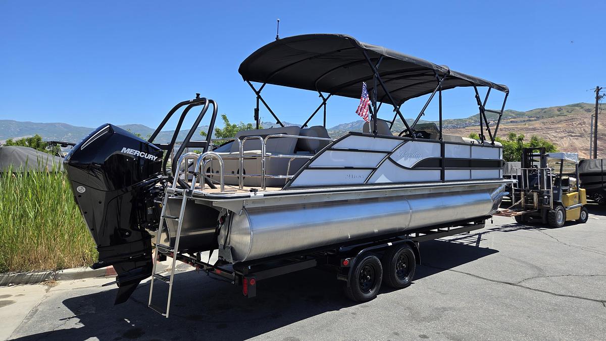 2026 Bentley 243 Swingback Pontoon Triple Toon
