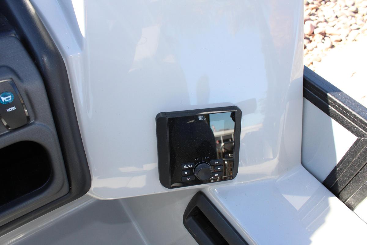 2026 Bentley Pontoons Legacy 220 Swingback