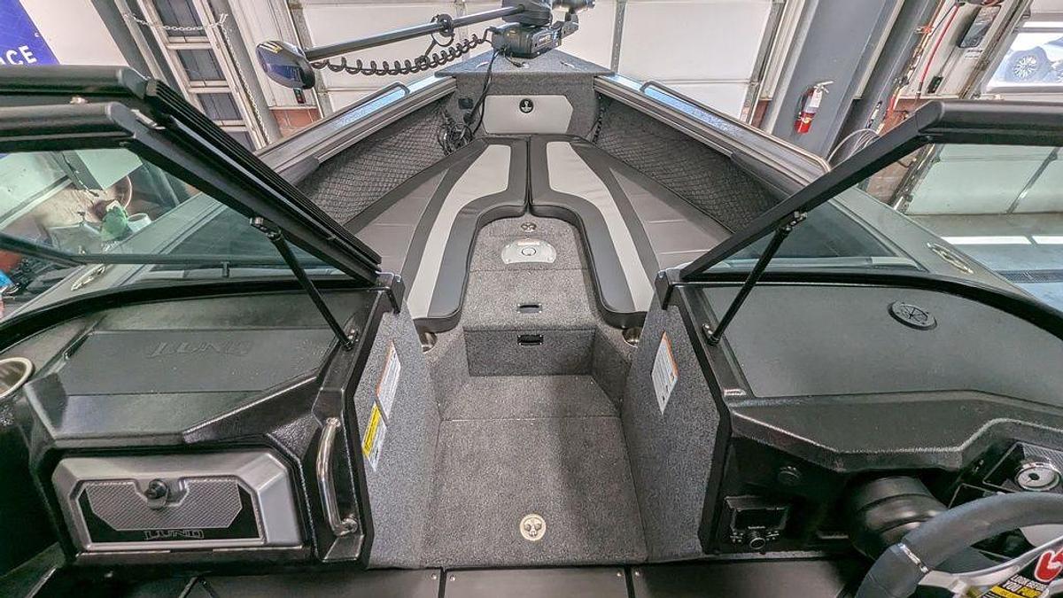 2025 Lund 2275 Baron